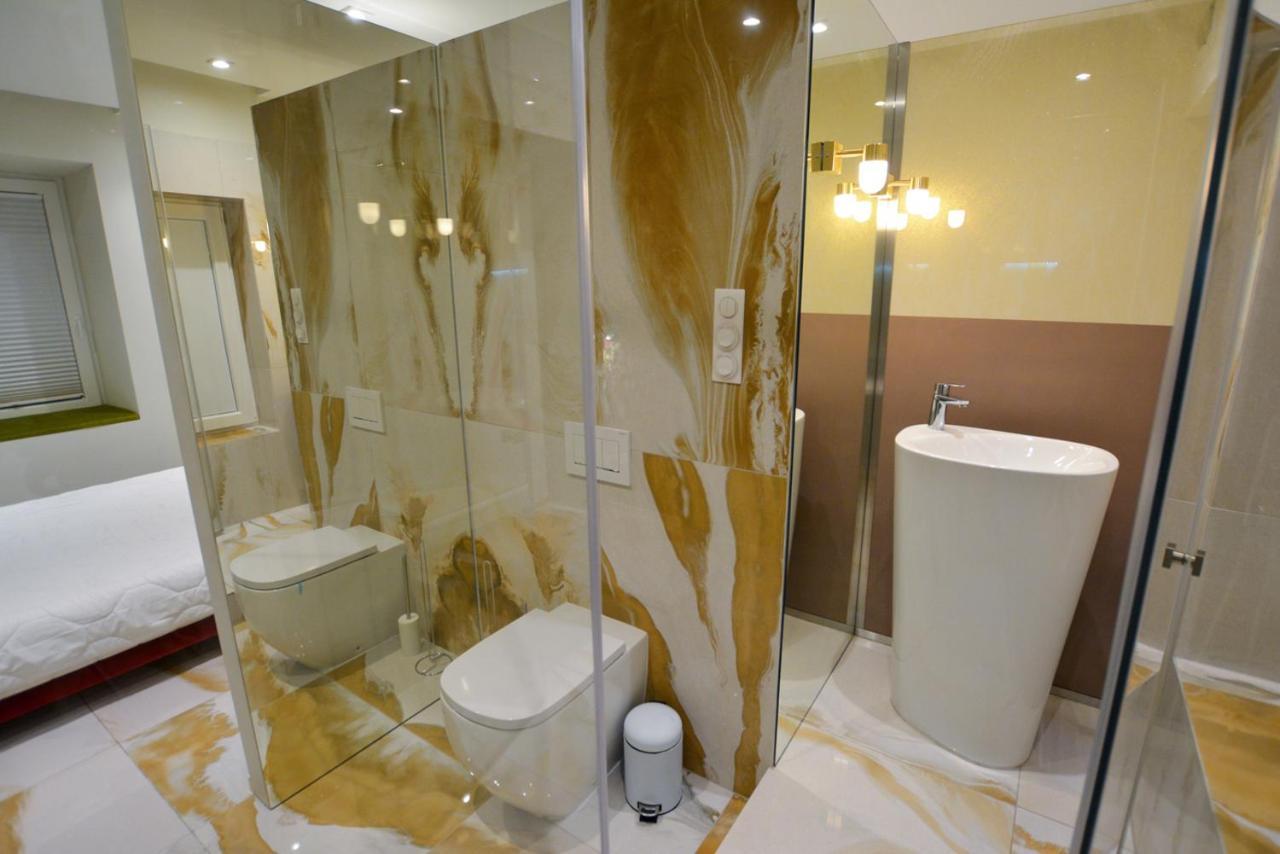 Lion'S Den Deluxe Studio Apartment บูดาเปสต์ ภายนอก รูปภาพ